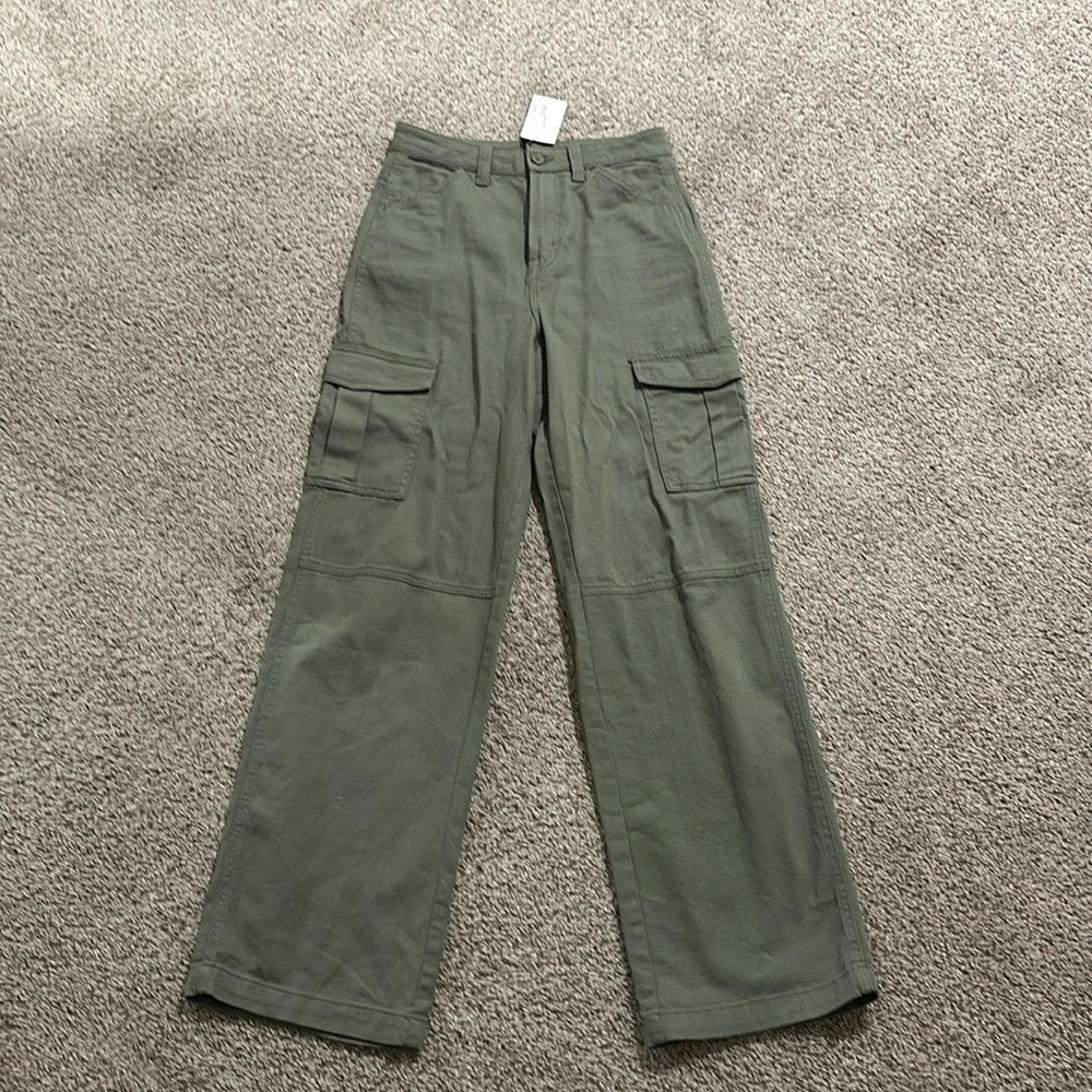 H&M Wide Leg Cargo Jeans - Women’s Size 2